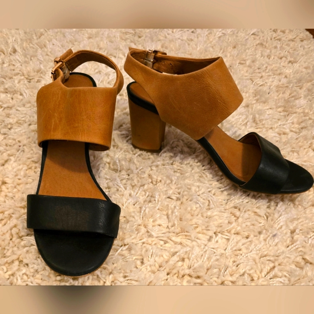 Stylish, leather, tan and black, block heel sandals. Good condition size 38